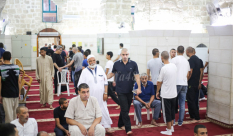 بالصور: المئات من المواطنين يحيون ليلة القدر في المسجد العمري الكبير باللد 